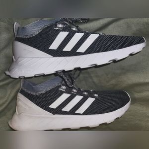 Adidas Questar Rise cloudfoam sneakers sz 10 black w wht Soles fitted ankle lace